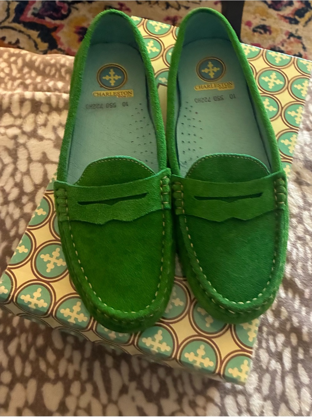 CHARLESTON SHOE CO. Bright Green Ladies Suede Moccasin Sz. 10M
